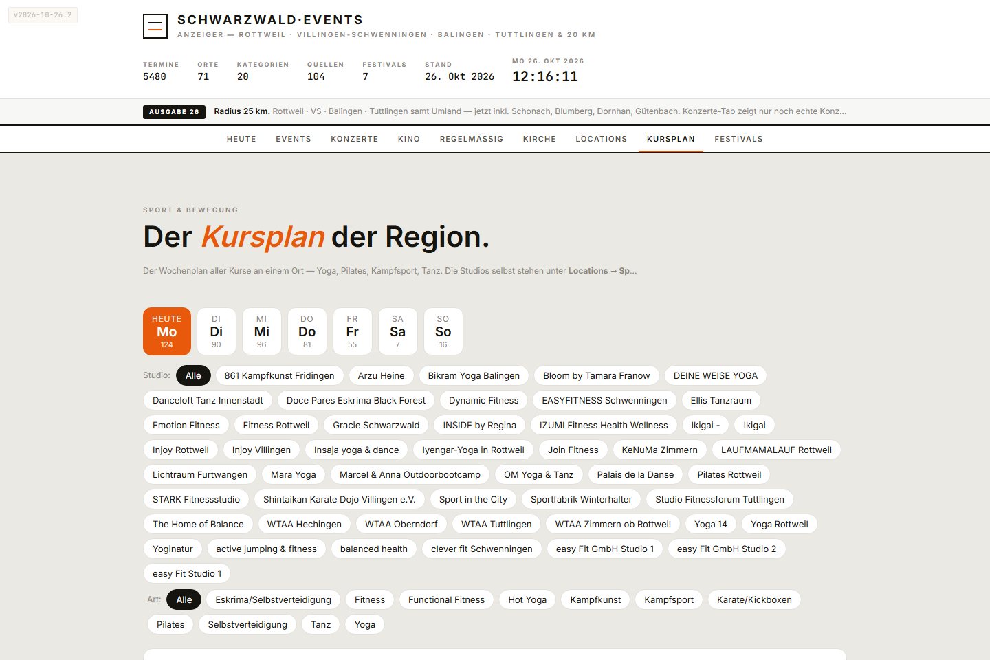 The Kursplan tab, headed Sport und Bewegung, Der Kursplan der Region. Day buttons from Monday to Sunday with class counts 124, 90, 96, 81, 55, 7 and 16. Below, filter chips for about fifty studios, from 861 Kampfkunst Fridingen and Bikram Yoga Balingen to WTAA Zimmern ob Rottweil and Yoga Rottweil, and for the kind of class: Eskrima, Fitness, Functional Fitness, Hot Yoga, Kampfkunst, Kampfsport, Karate, Pilates, Selbstverteidigung, Tanz, Yoga
